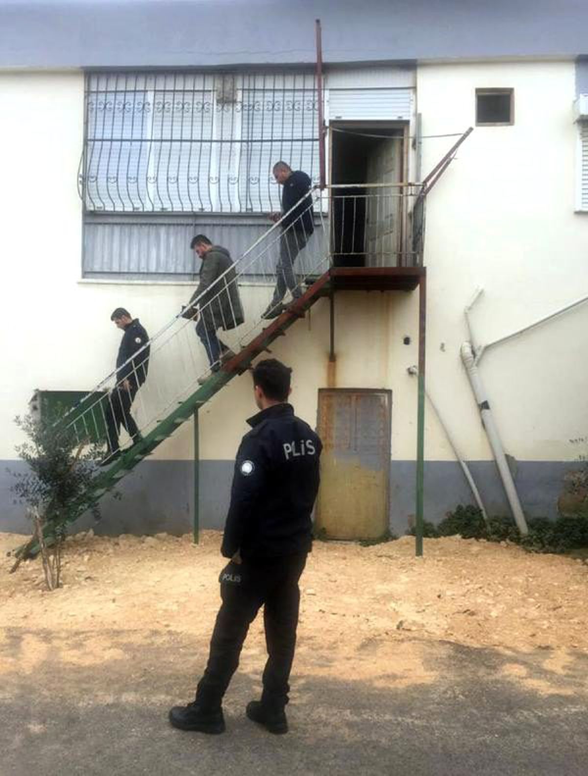Yalnız yaşadığı evinde ölü bulundu