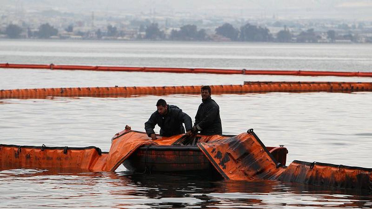 Yunanistan\'dan göçe karşı Türkiye sınırına yüzen bariyer önlemi