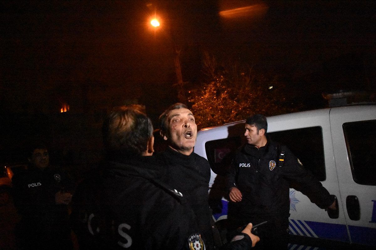 Adana\'da bir kişi imam nikahlı eşini darbedip evini ateşe verdi