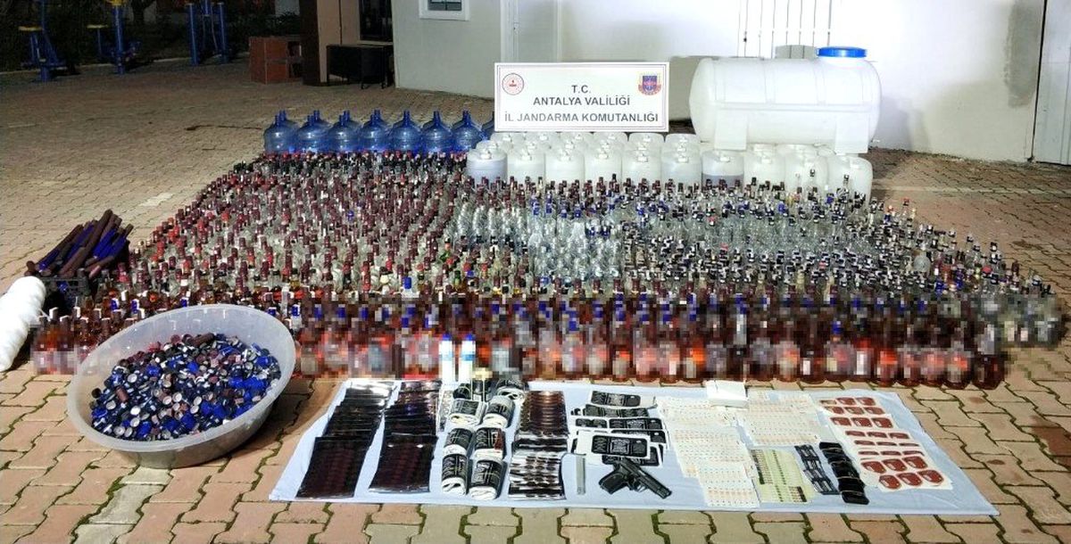 Antalya\'da jandarmadan kaçak içki operasyonu