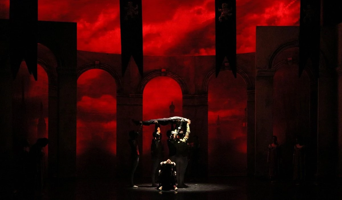 Antalya Devlet Opera ve Balesi "Romeo ve Juliet"i sahneledi