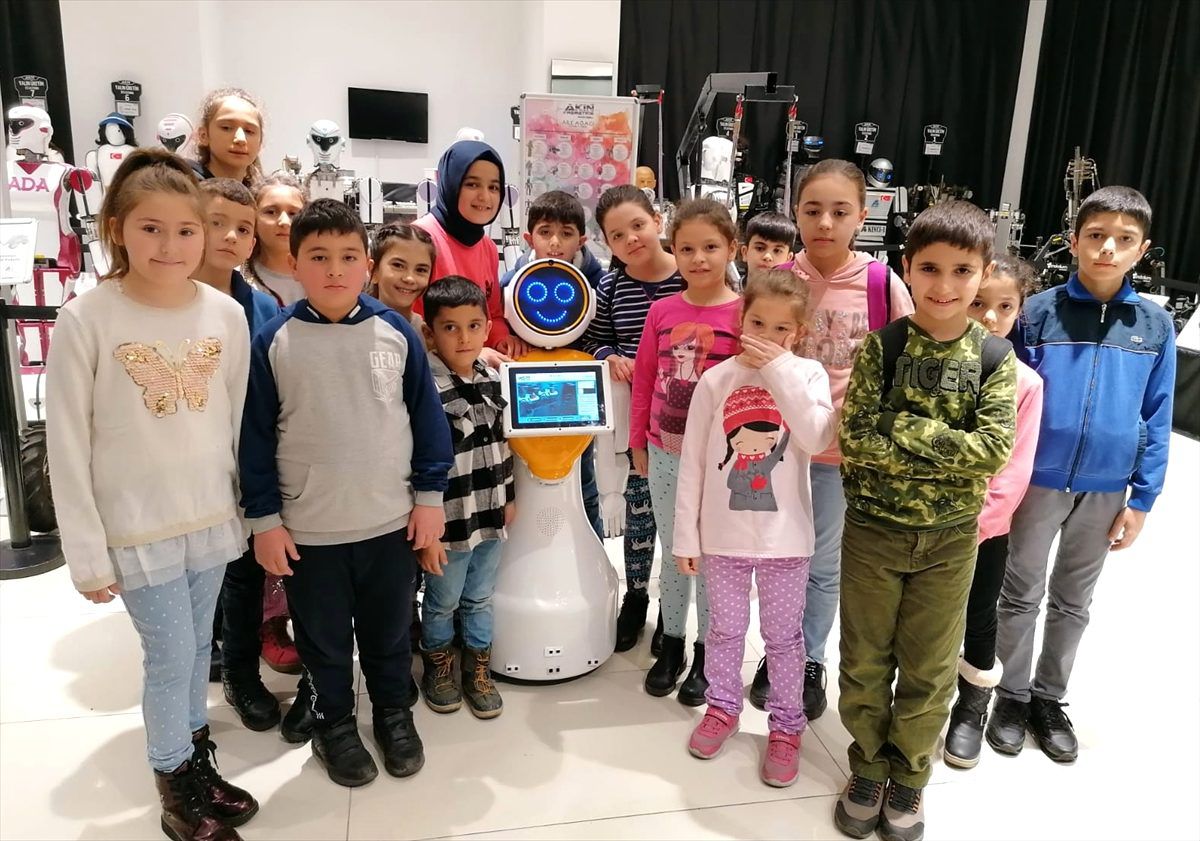 Bağcılar\'da yaşayan yetimler yarıyıl tatilinde geziyle ödüllendirildi