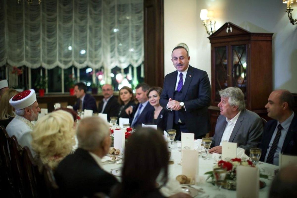 Bakan Çavuşoğlu, Sofya\'da soydaş ve vatandaş temsilcileriyle bir araya geldi
