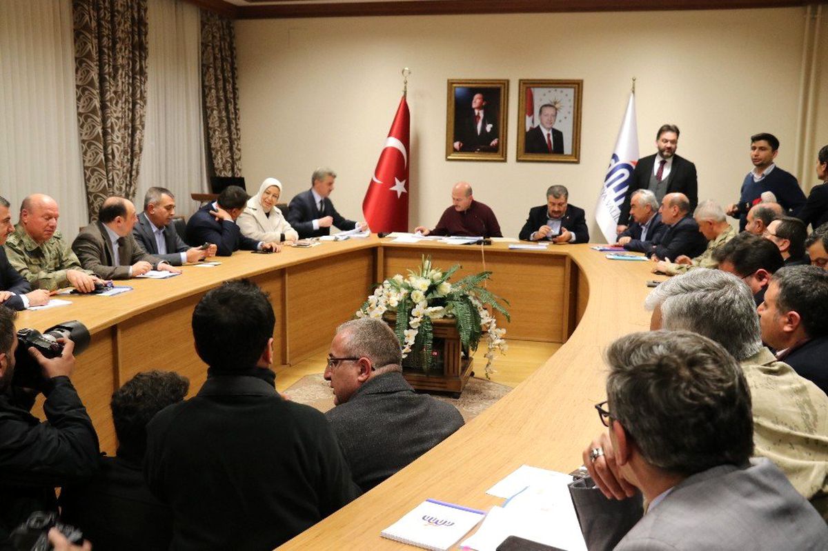 Bakan Soylu ve Bakan Koca\'dan deprem değerlendirmesi
