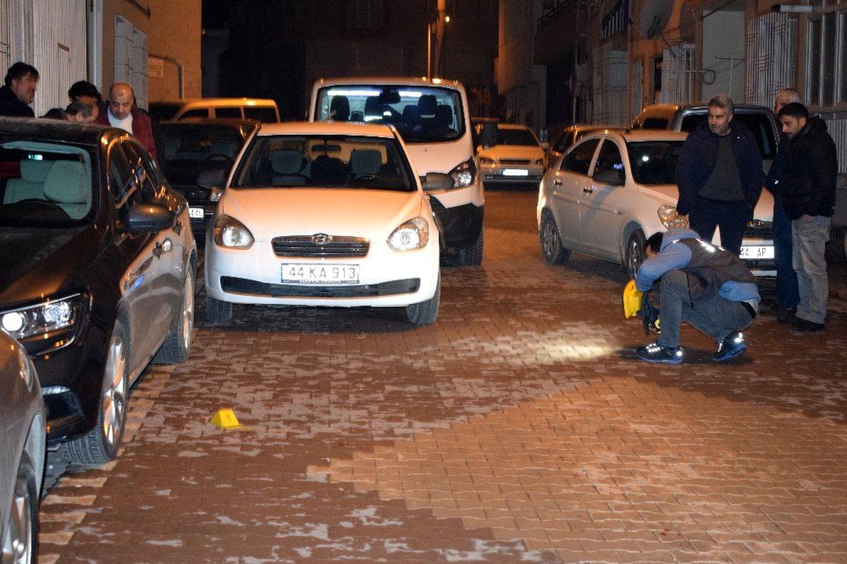 Başından silahla vurulan genç yaşam mücadelesini kaybetti