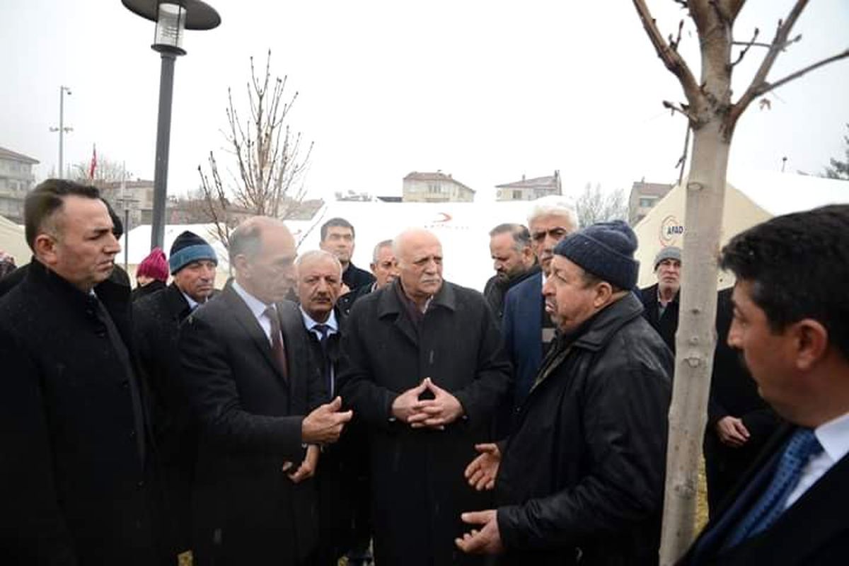 Başkan Şahan depremzedelerle bir araya geldi