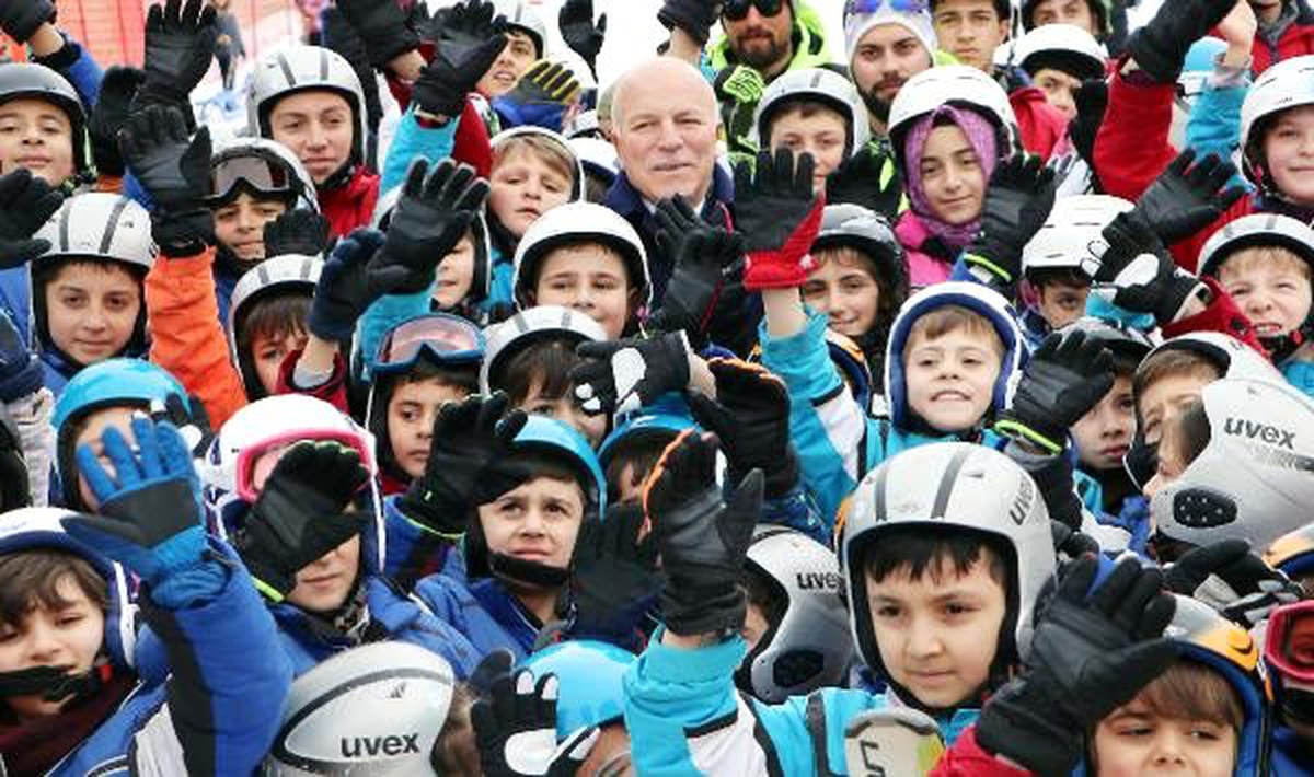 Başkan Sekmen, Erzurum\'a \'kayakçı ordusu\' kurdu