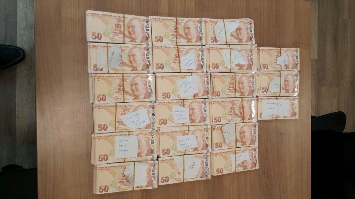 Başkent\'e yüklü miktarda sahte para getiren kişiler sahte banknotlarla birlikte yakalandı