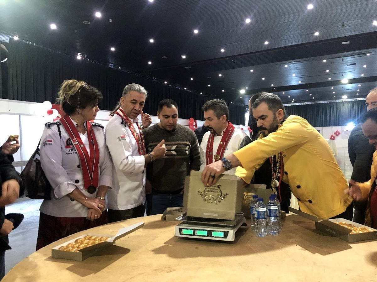 Başkentliler çiğ köfte ve baklava yemek için kıyasıya yarıştı