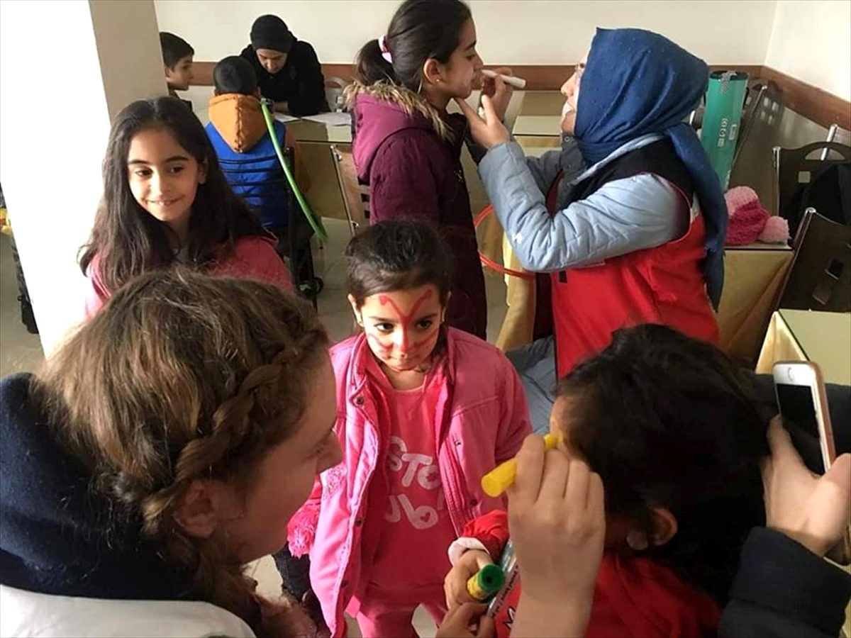 Baskil ilçesinde depremden etkilenen çocuklara destek