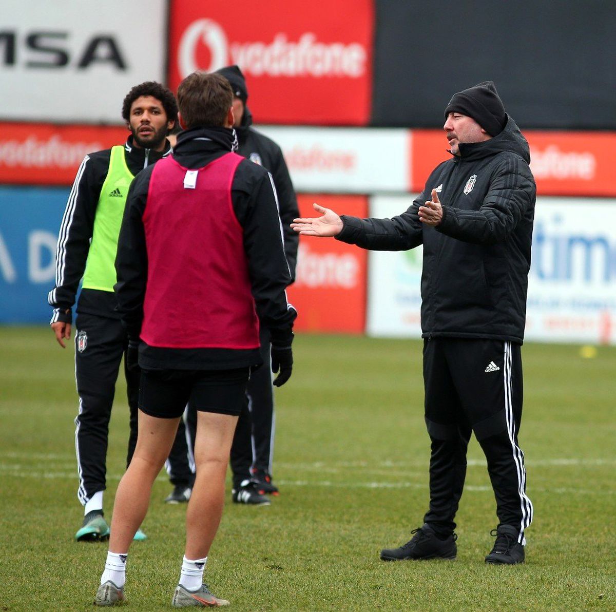 Beşiktaş yağmur altında çalıştı