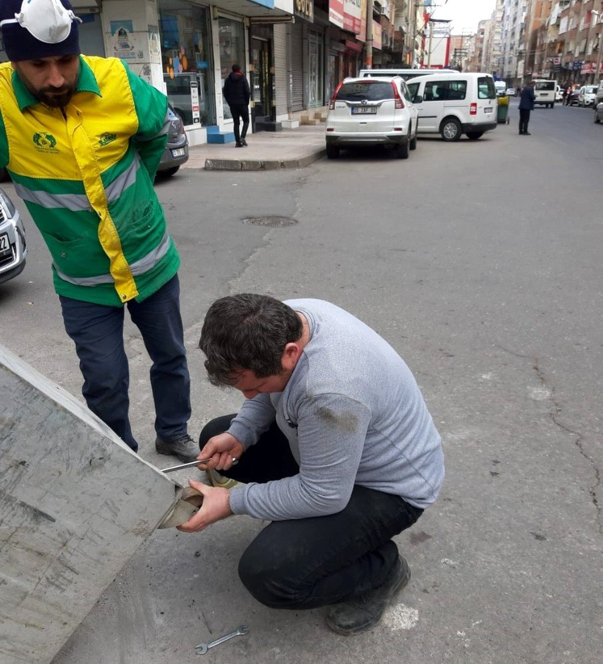 Çöp konteynerlerinin bakımı yapılarak tasarruf sağlanıyor