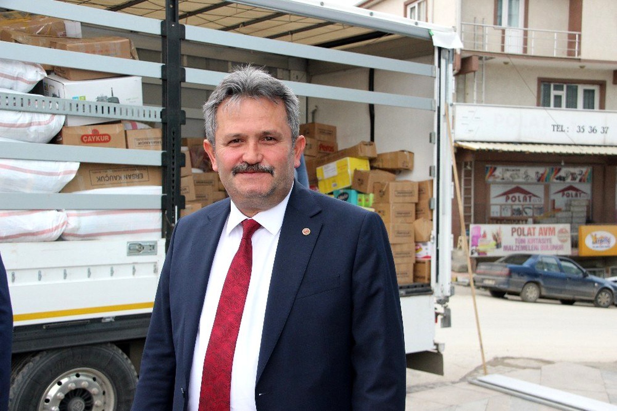 Cumayeri halkı Elazığ\'a yardım elini uzattı