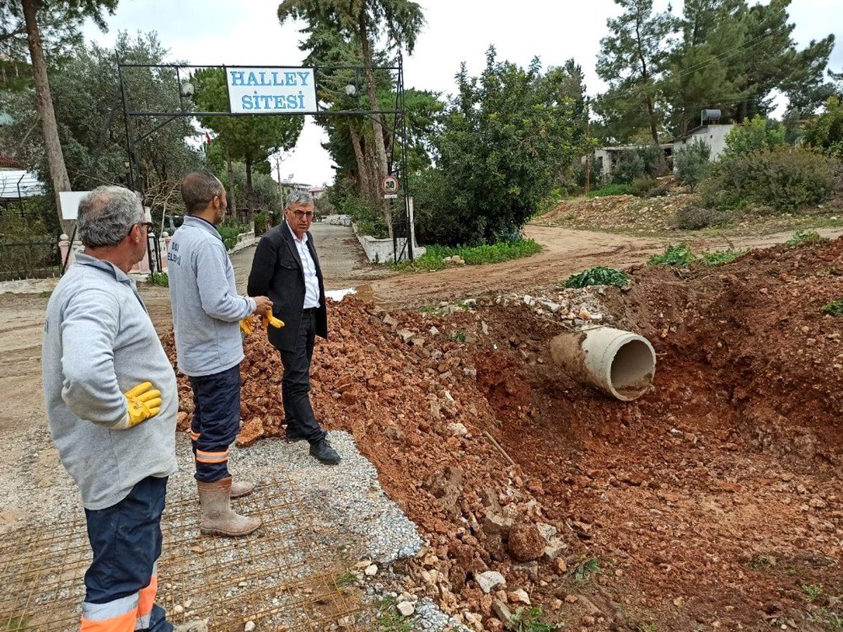 Didim Belediyesi Akbük\'te yağmur suyu kanalı yapıyor