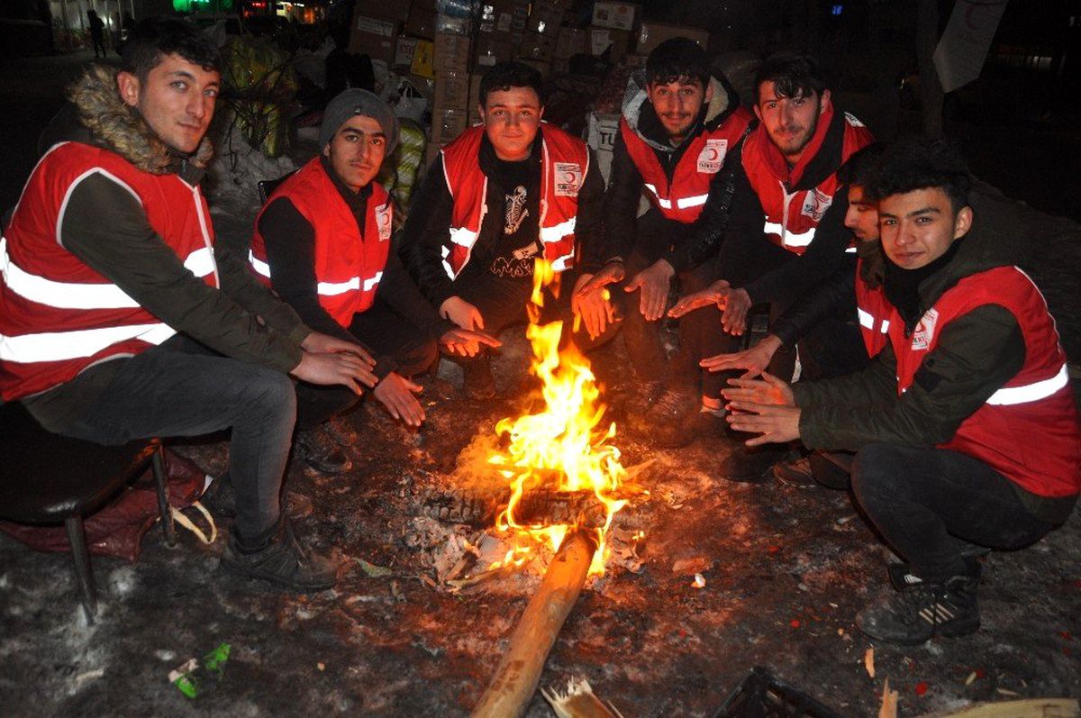 Eksi 25 derecede geç saatlere kadar Elazığ ve Malatya için seferber oldular