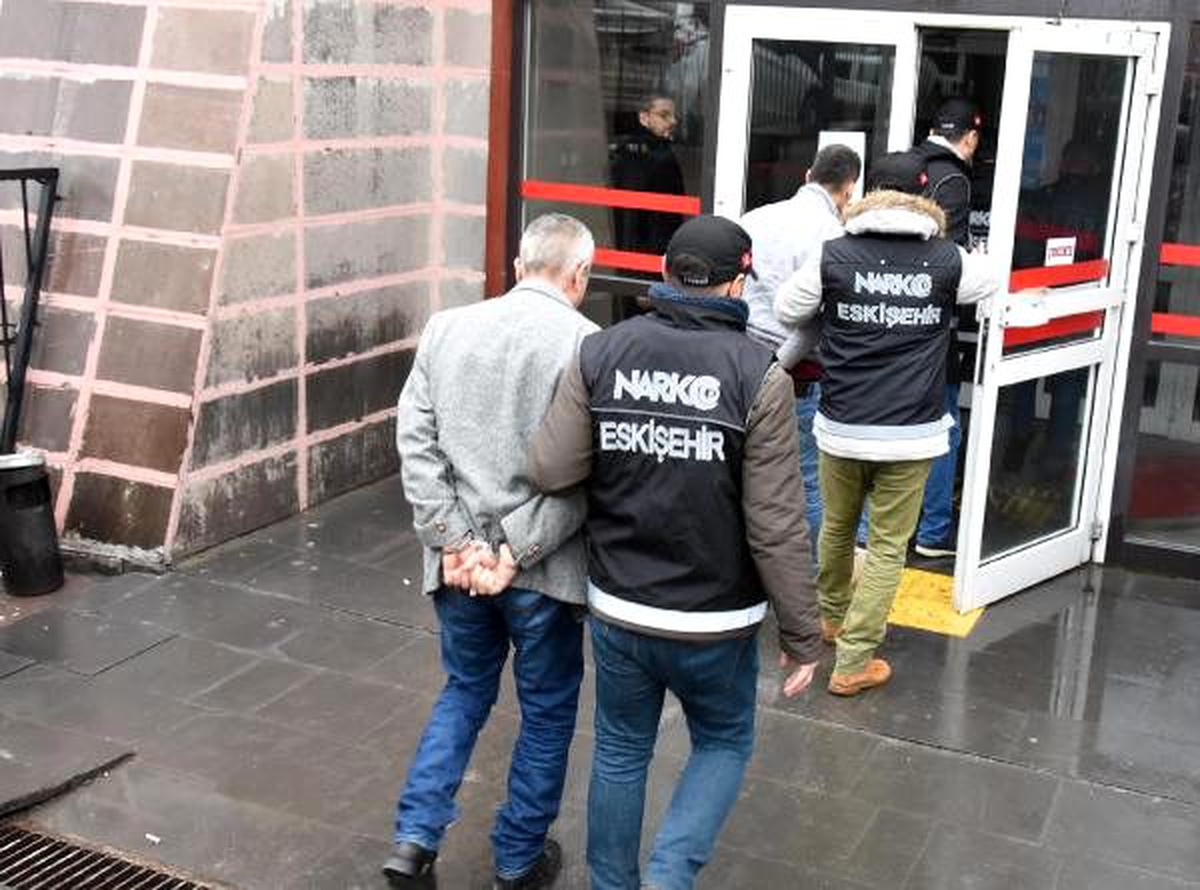 Eskişehir\'de uyuşturucu operasyonu: 8 gözaltı