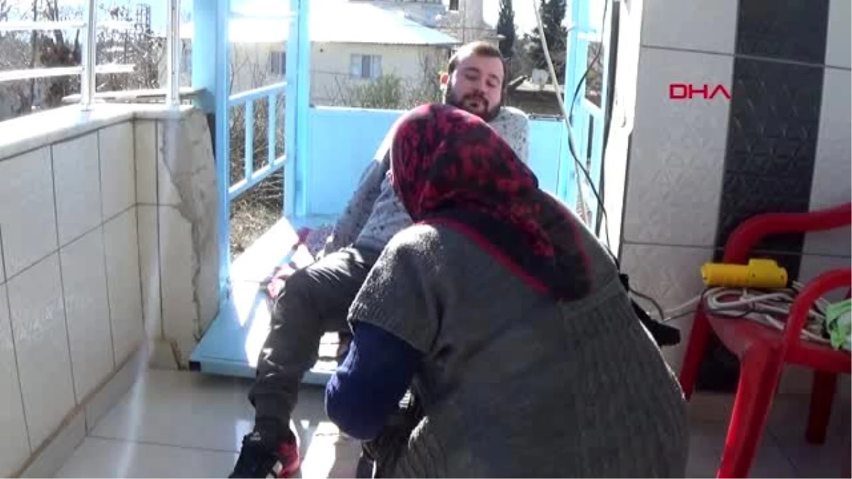 Gaziantep engelli oğlu için evin dışına asansör yaptırdı