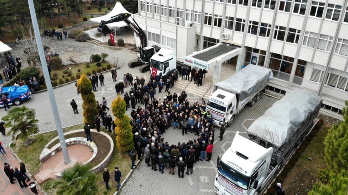 Gediz\'den yardım tırları dualarla uğurlandı