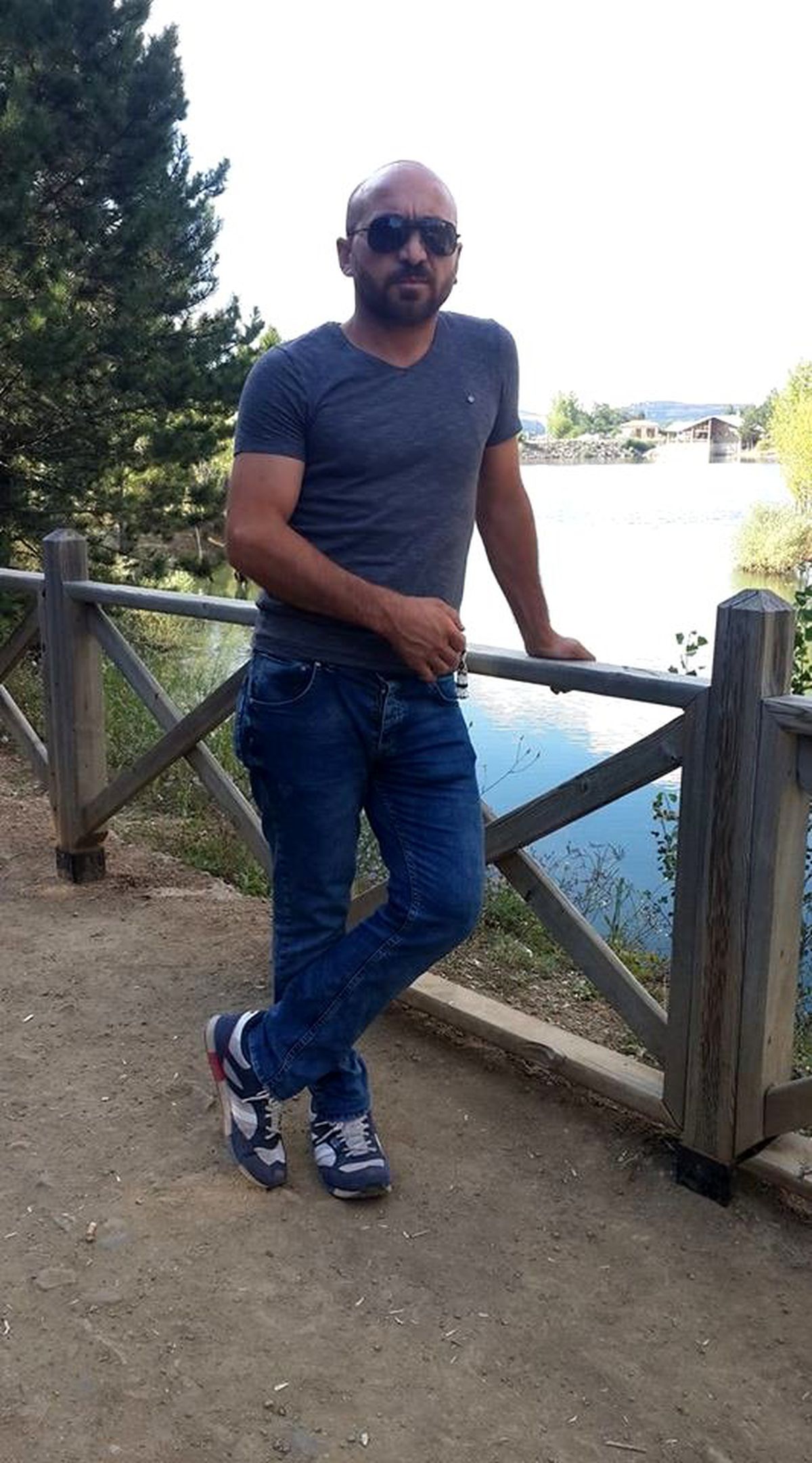 Genç kadın kocasını öldürdü