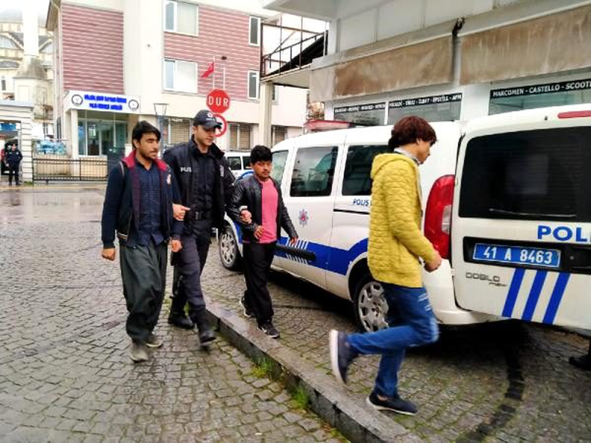 Gölcük\'te Afganistanlı 8 kaçak göçmen yakalandı