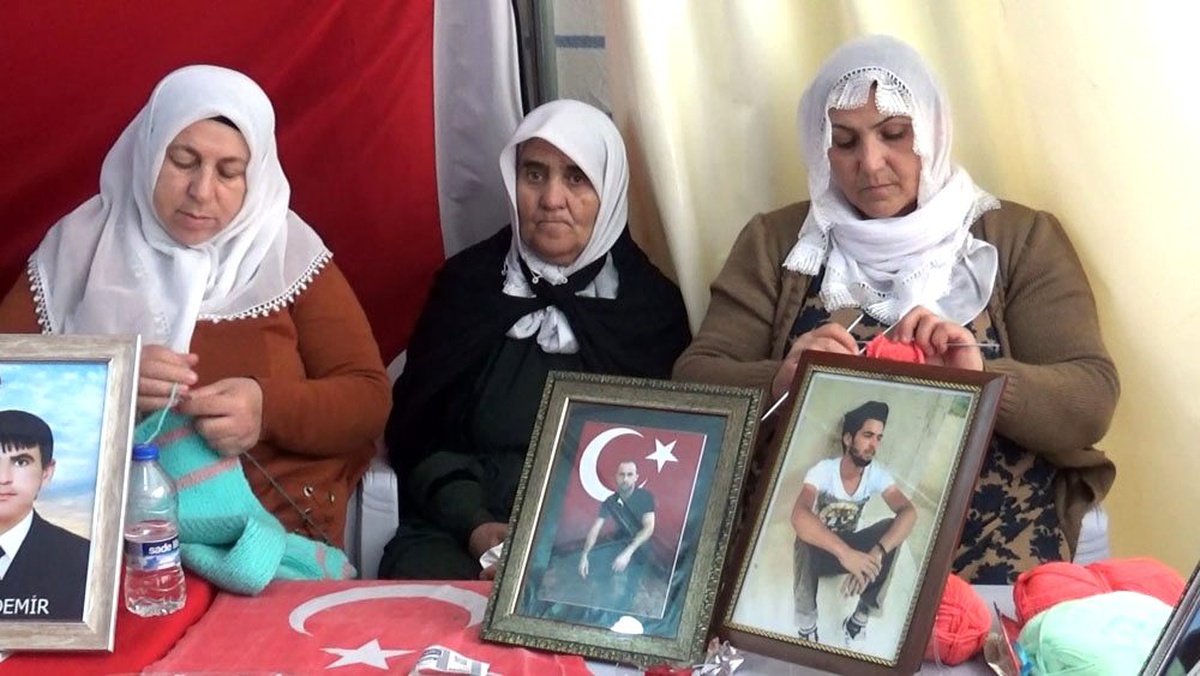HDP önündeki ailelerin direnişi sürüyor, sayı her geçen gün artıyor
