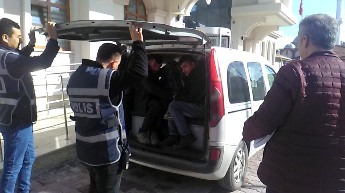 Hırsızlık şüphelisinden gazetecilere: "Cinayet mi işledik, ne çekiyorsunuz"