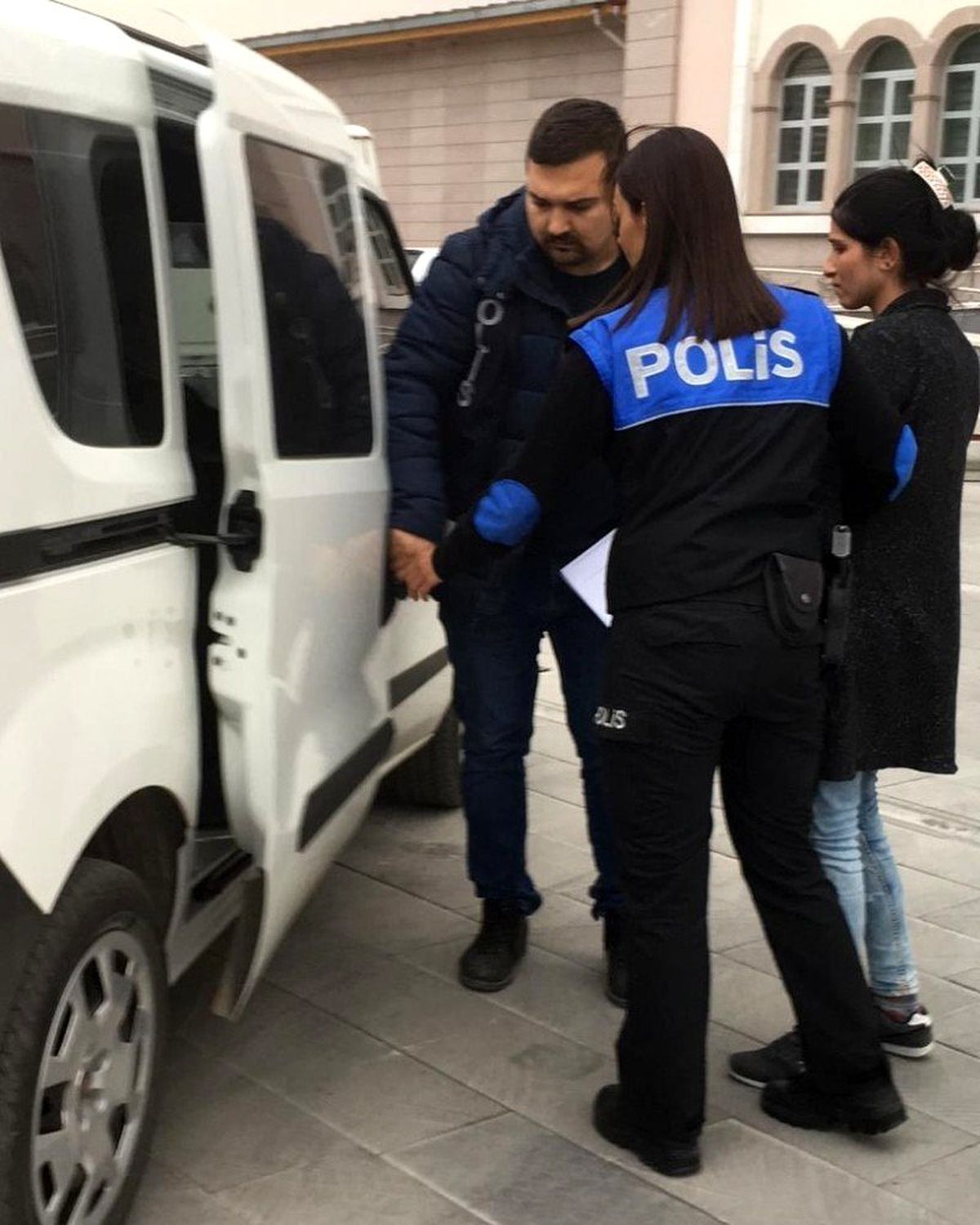 Hırsızlıktan hapse mahkum edilen kadın yakalandı