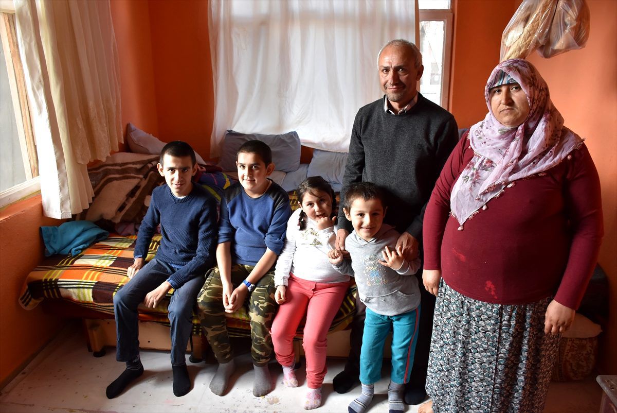 Hurdacı baba dört engelli çocuğuyla sokakta kalmak istemiyor
