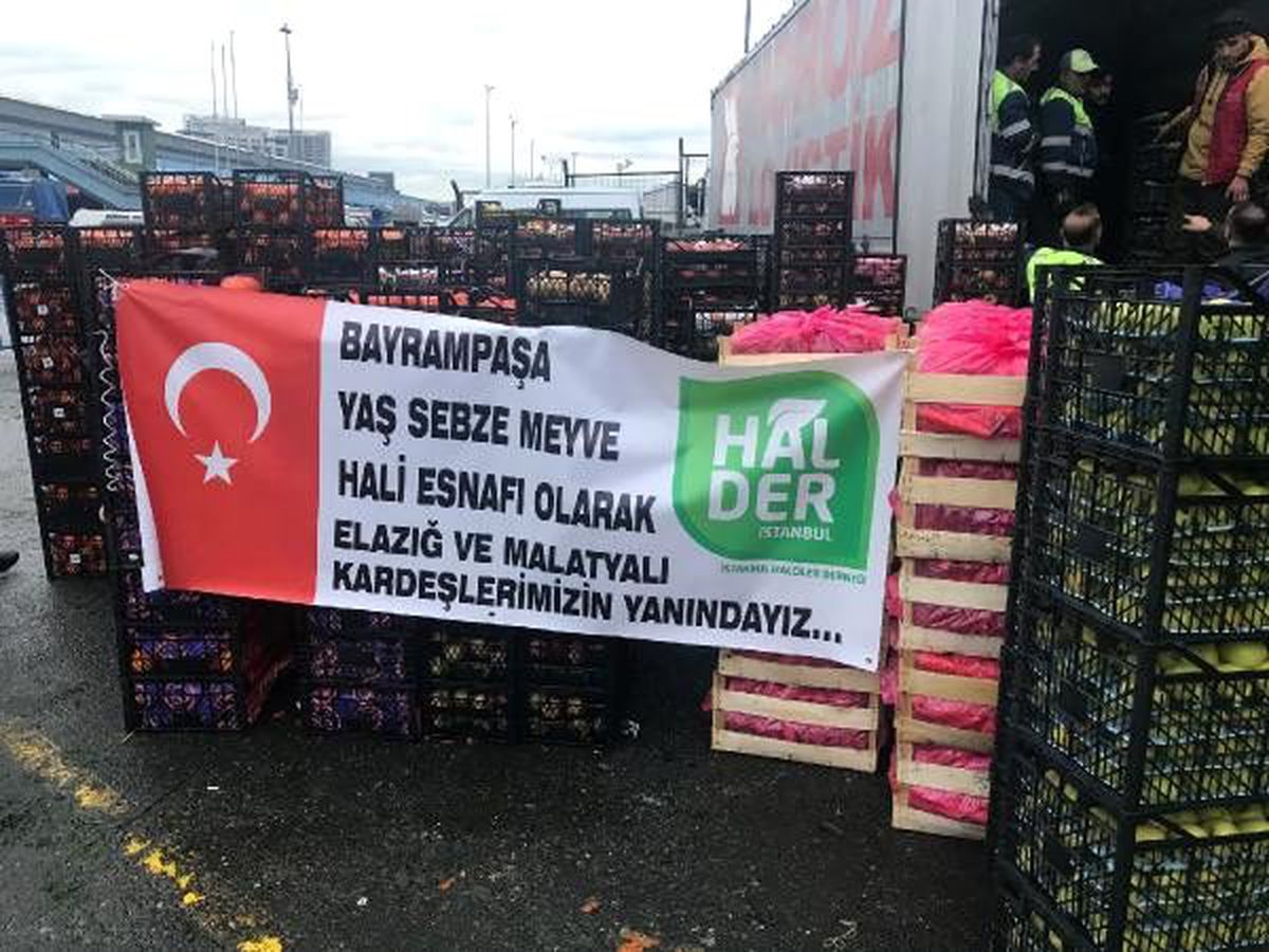 İstanbul\'da hal esnafı, Elazığ ve Malatya\'ya 3 TIR meyve ve sebze yardımı yaptı