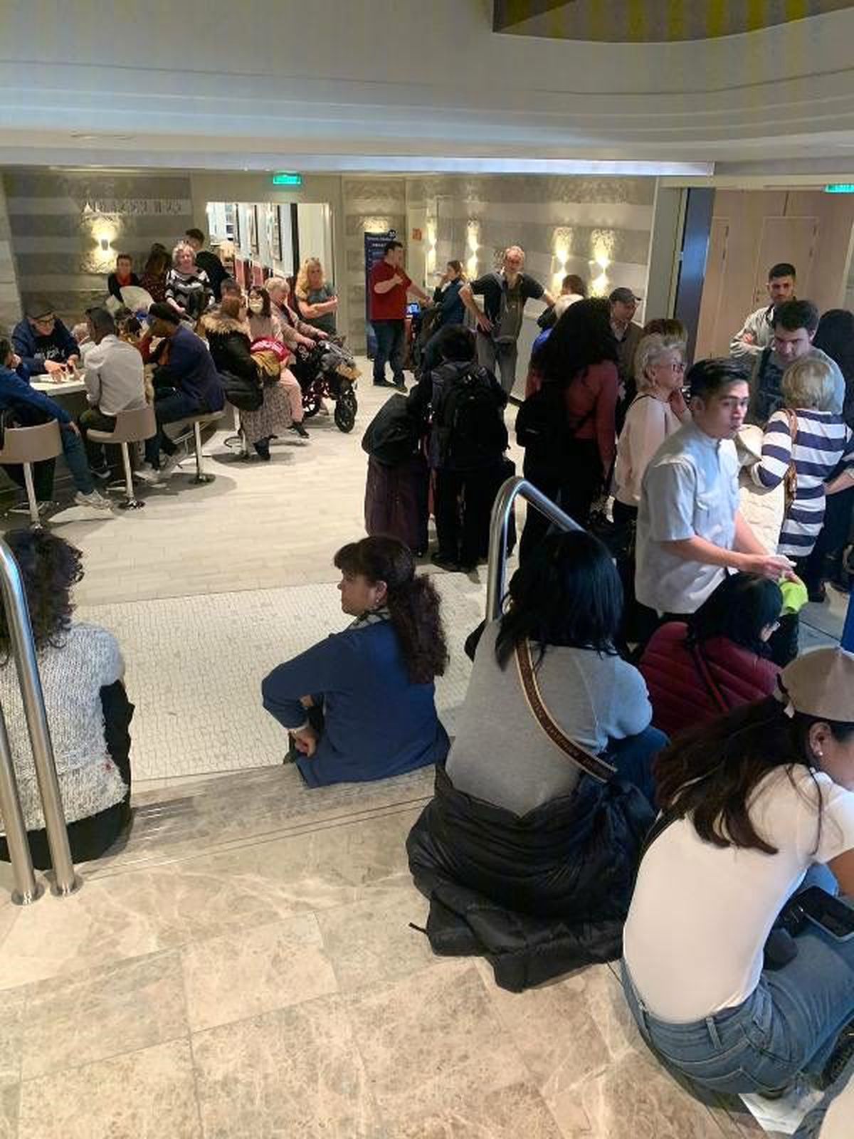 İtalya\'da cruise gemisi koronavirüs nedeniyle karantinaya alındı