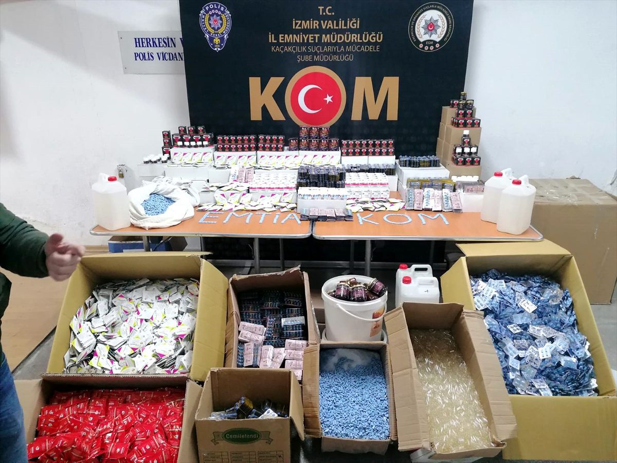 İzmir\'de kaçakçılık operasyonu