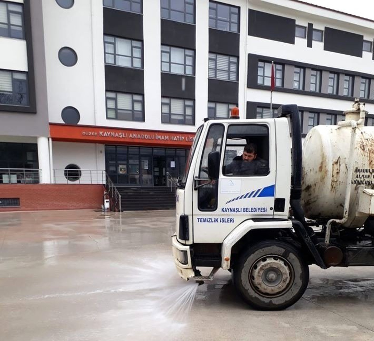 Kaynaşlı\'da okullar ikinci döneme hazırlanıyor