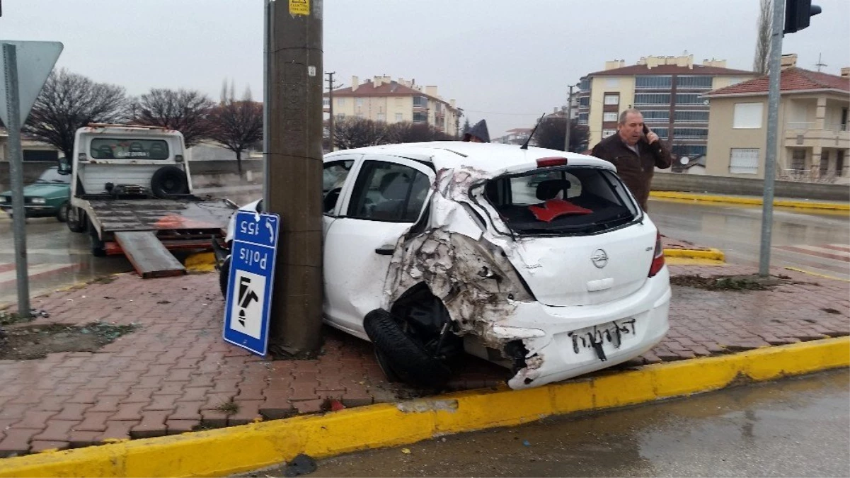 Konya\'da tır otomobille çarpıştı: 1 yaralı