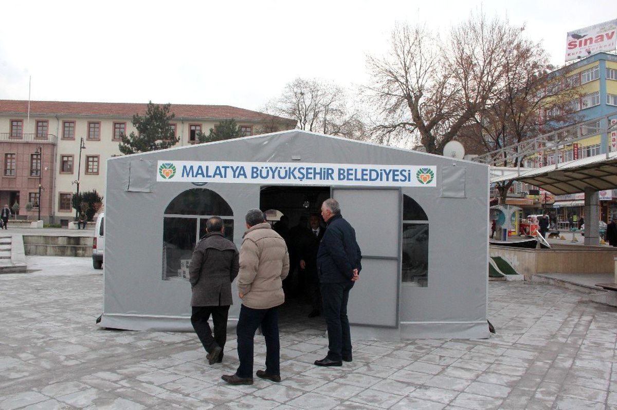 Malatya\'da deprem başvuru çadırı açıldı