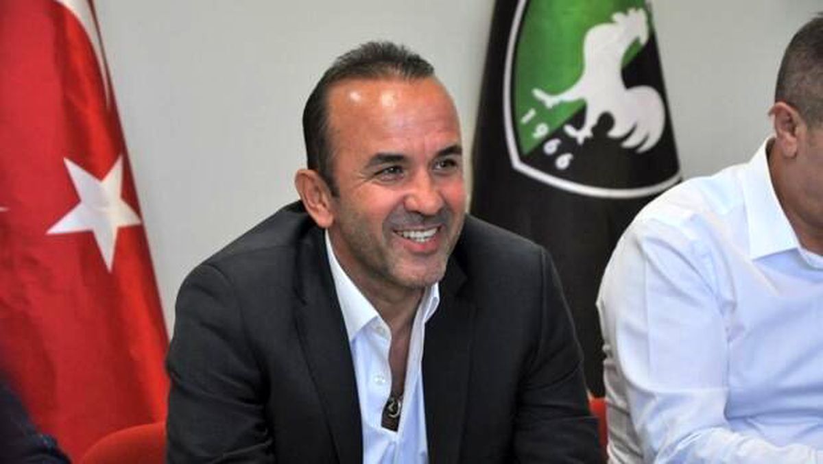Mehmet Özdilek: "Göztepe maçında kazanmak için sahada futbol adına her şeyi yapacağız"