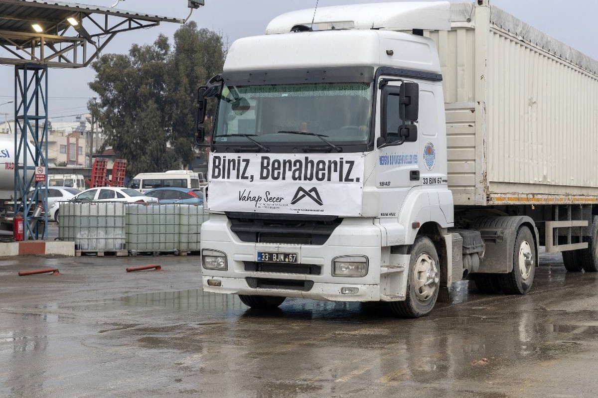 Mersin Büyükşehir Belediyesinin Elazığ\'a yardımları sürüyor