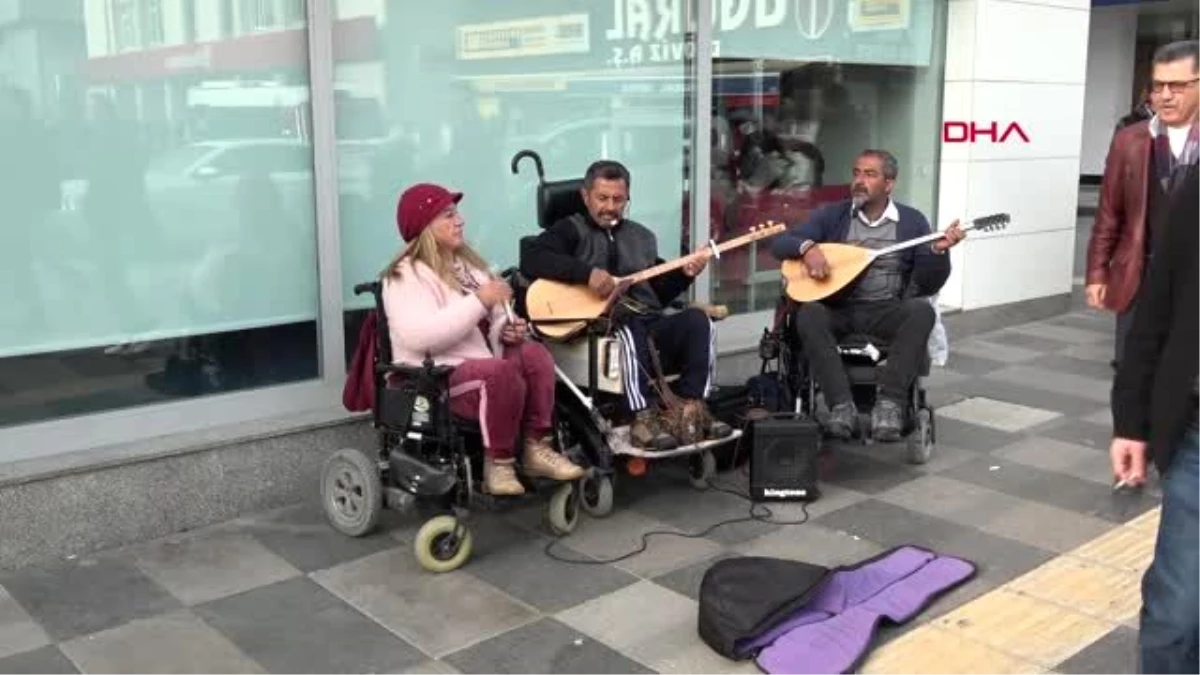 Mersin engelli 3 arkadaş müzikle hayata tutunuyor