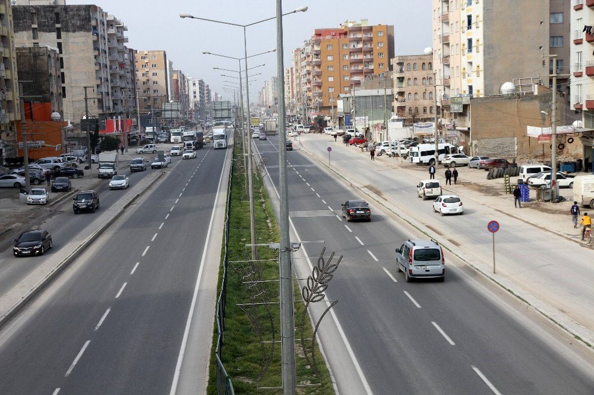 Ölümlü kazaların yaşandığı çevre yolunda çitlere zarar veren şahıs kameralara yakalandı
