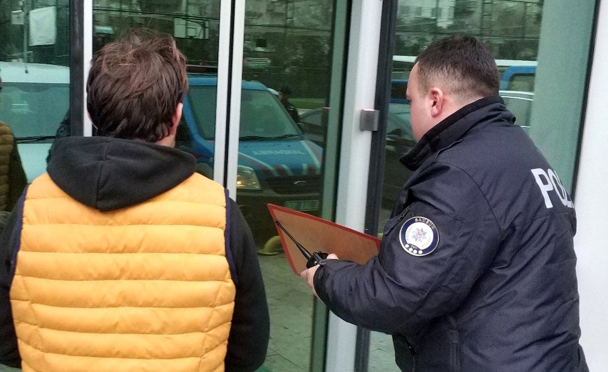 Oto servisinden hırsızlık zanlısı tutuklandı