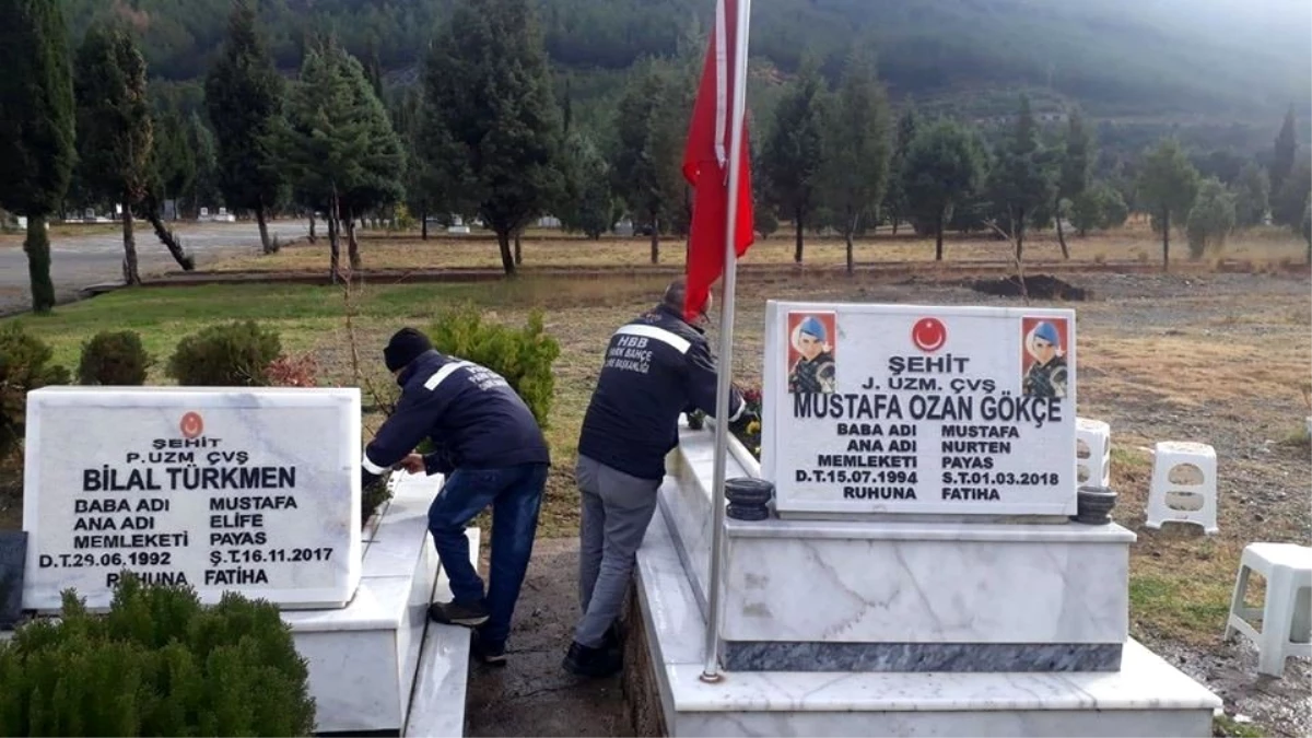 Payas Şehitliği çiçeklendiriliyor