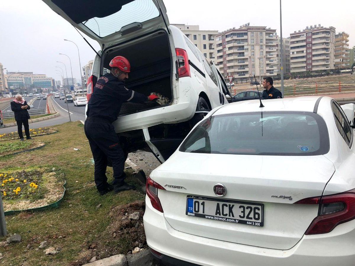 Şanlıurfa\'da otomobiller çarpıştı: 6 yaralı