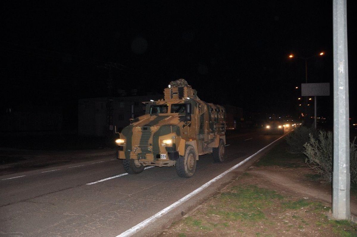 Suriye\'ye mühimmat ve askeri araç takviyesi