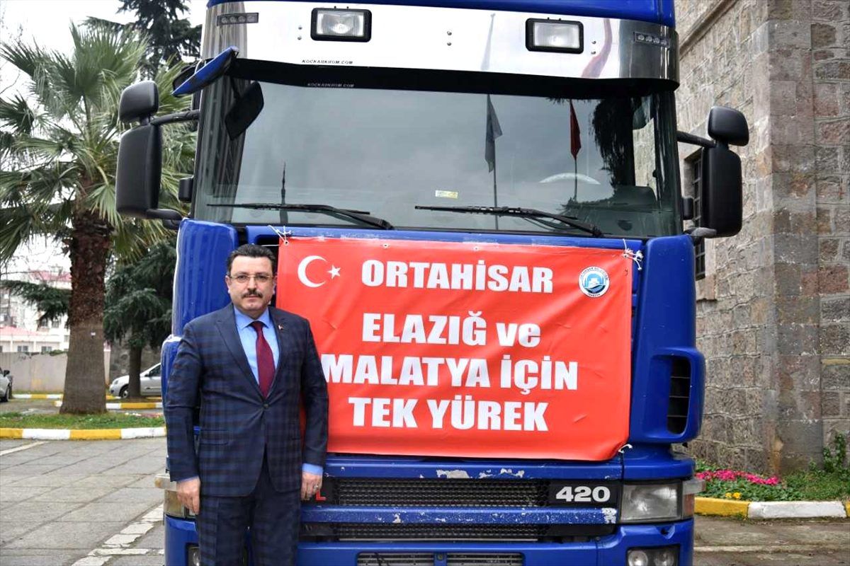 Trabzon\'dan depremzedelere ısıtıcı, gıda ve giyim yardımı