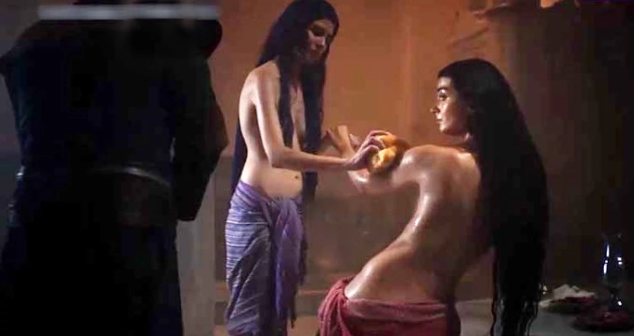 Tuba Büyüküstün, hamam sahnesiyle Rise of Empries Ottoman\'a damga vurdu