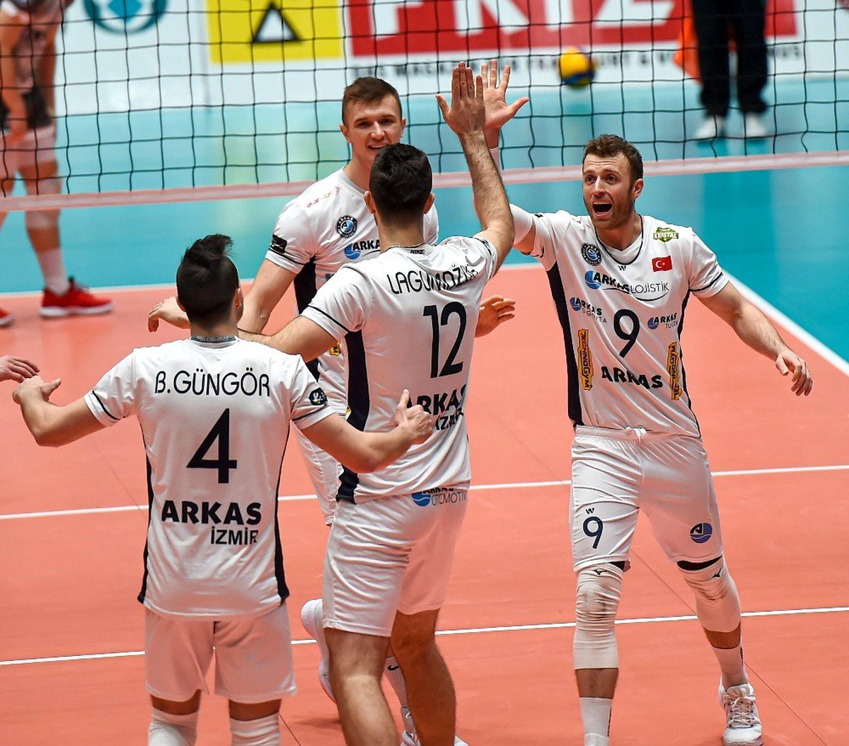 Türk takımları, voleybolda Avrupa kupalarında sahaya çıktı