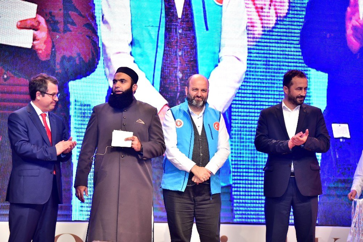 Türkiye Diyanet Vakfı Pakistan\'daki Arakanlı çocuklara umut oldu
