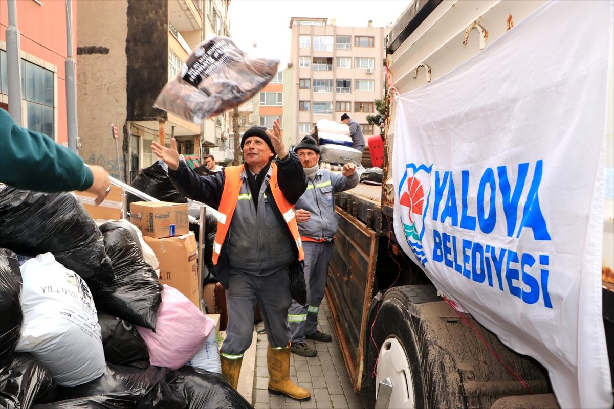 Yalova\'dan Elazığ\'daki depremzedelere yardım