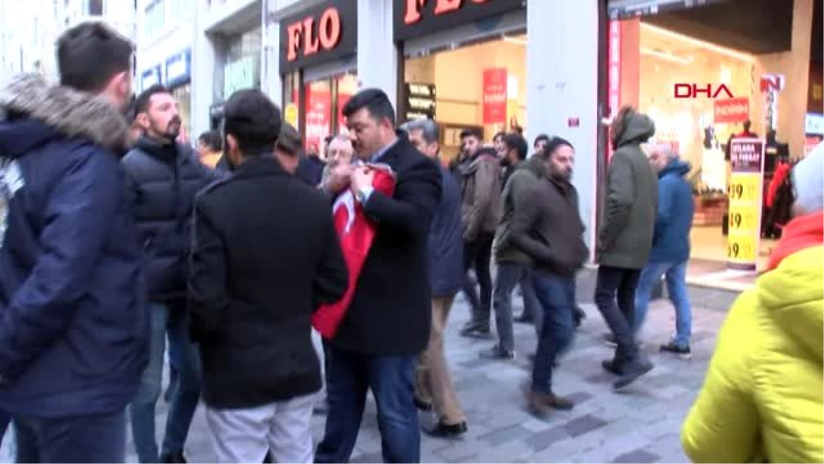 Yunanistan Başkonsolosluğu önünde \'Türk bayrağı\' protestosu: Azı dişlerini gösterenlerin dişlerini sökeriz