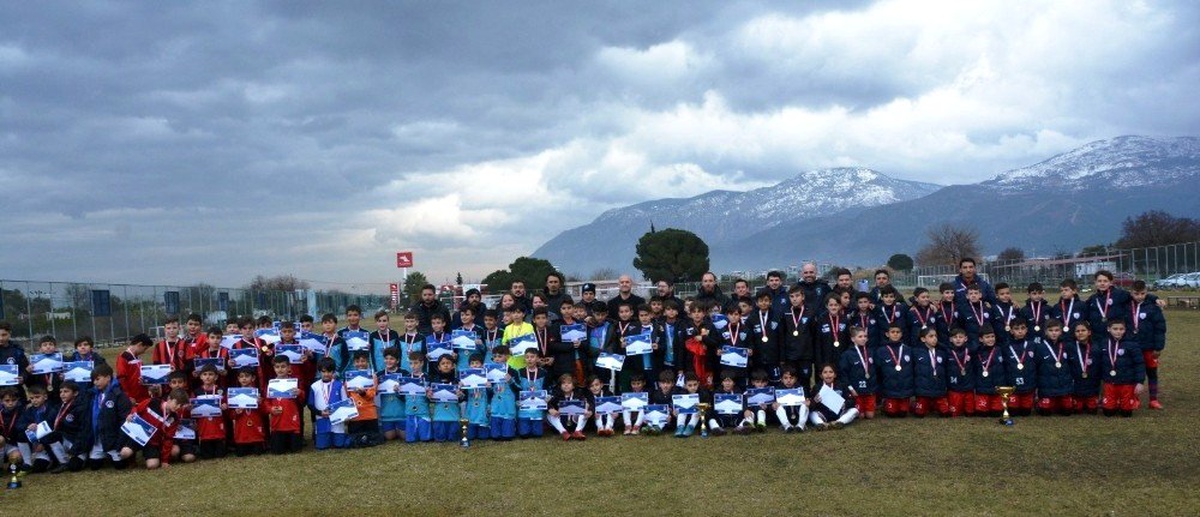 Yunusemre 4. Geleneksel Minikler Futbol Turnuvası sona erdi