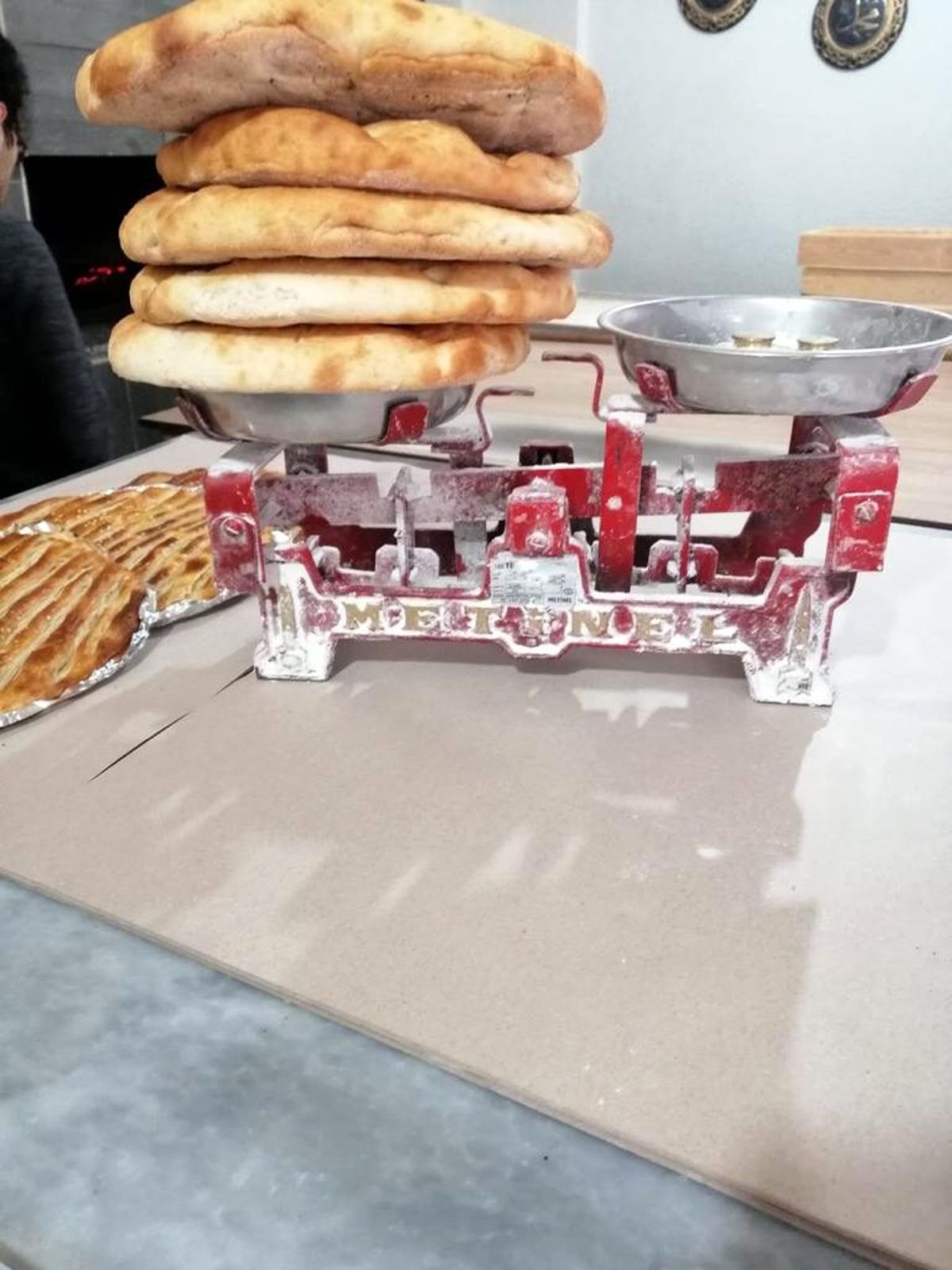 Zabıtadan ekmek ve pide satışı yapılan işyerlerine gramaj denetimi